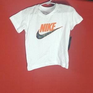 Nike short sleeve t-shirt with orange nike logo